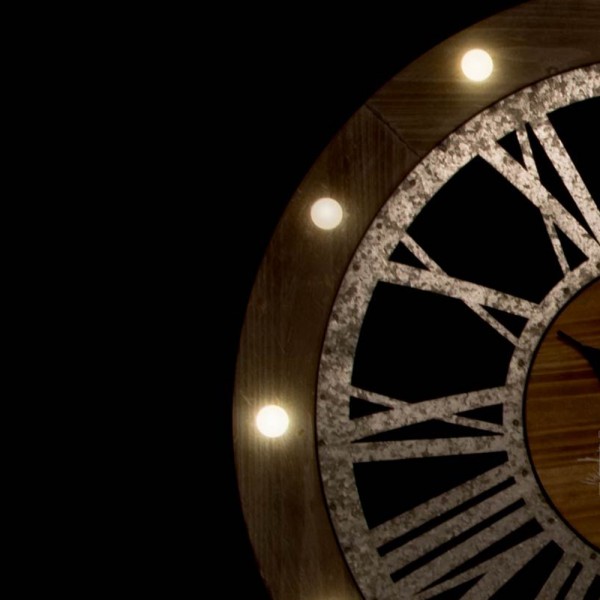 Reloj de pared con luz LED BARN