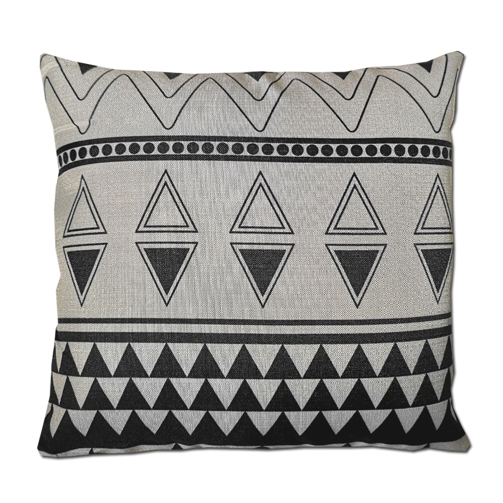 Cojín NORDIC WHITE AND BLACK TRIANGLE algodón 45×45 – incluye relleno