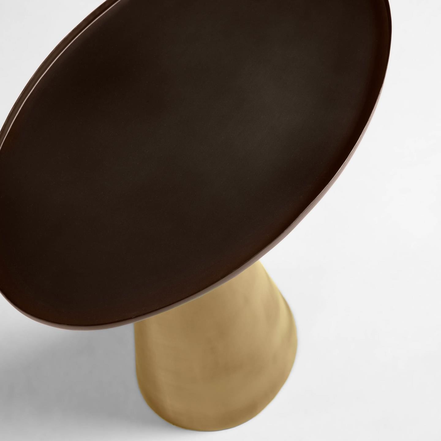 Mesa auxiliar NOWITZKI - metal Dorado y Negro