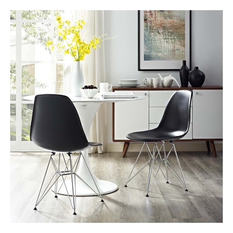 silla negra TOWER metal EAMES DSR de plástico y patas cromadas comedor