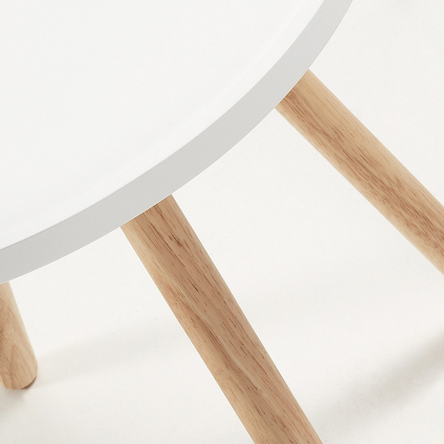 Mesa Auxiliar BRUK - Patas Madera Natural Sobre Madera Blanco